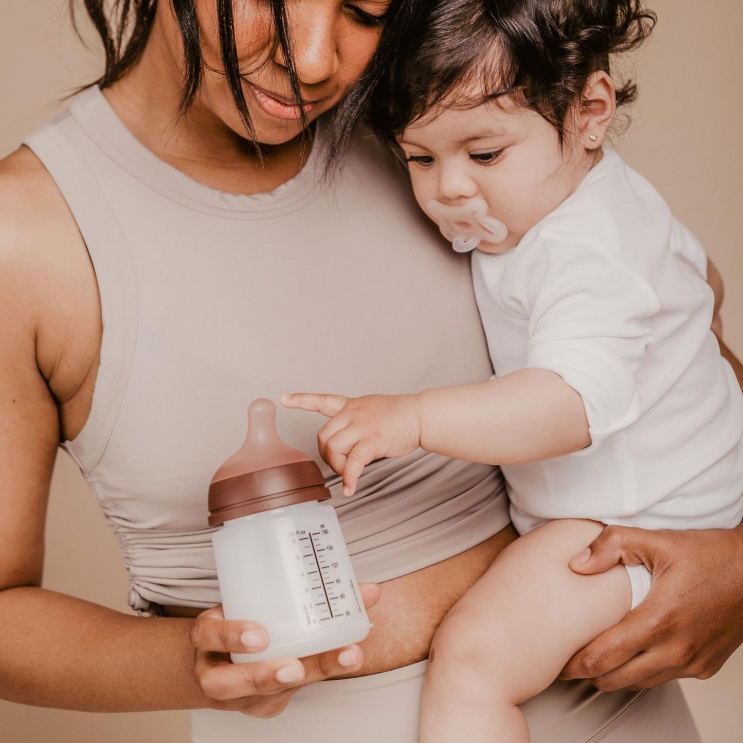 Suavinex, Anti-Colic Babyflasche Zero Zero,mit mittlerem Silikonsauger (M), für Babys ab 3 Monaten, Empfohlen für gestillte Babys und Flaschennahrung, 270 ml, Deep