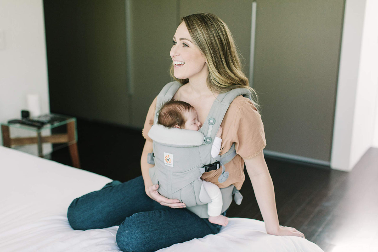 Ergobaby Babytrage, Omni 360 Cool Air Mesh mit 4 Positionen für Neugeborene bis Kleinkinder (0-4 Jahre), ergonomische Kindertrage und Rucksack, Mitternachtsblau
