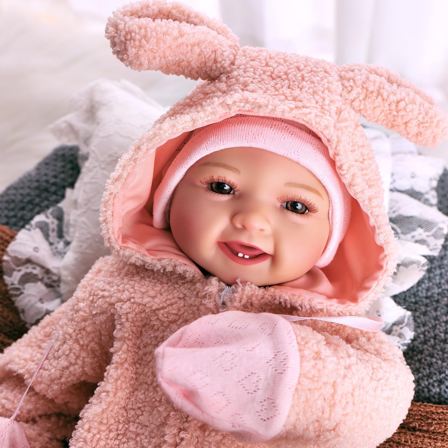 BABESIDE Baby Puppe - 43 cm / 17 Zoll Mädchen Babypuppen mit Stoffkörper - Babypuppe Mit Bezauberndem Outfit, Schnuller Und Babyflasche Als Geschenk FüR Kinder Ab 2 Jahren