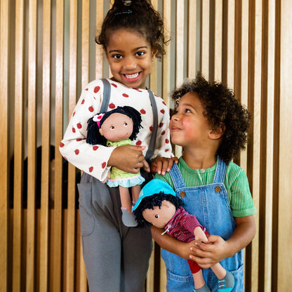 HABA 304576 - Puppe Cari, 30 cm, Weich- und Stoffpuppe für Kinder ab 18 Monaten, mit ausziehbarer Kleidung und langen Haaren
