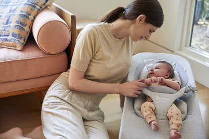 Ergobaby 3-in-1 Evolve Bouncer, Ergonomische Babywippe für Neugeborene ab Geburt bis zum Kleinkind, Babyschaukel mit Neugeboreneneinsatz (2,5 kg - 13,2 kg), Midnight Blue