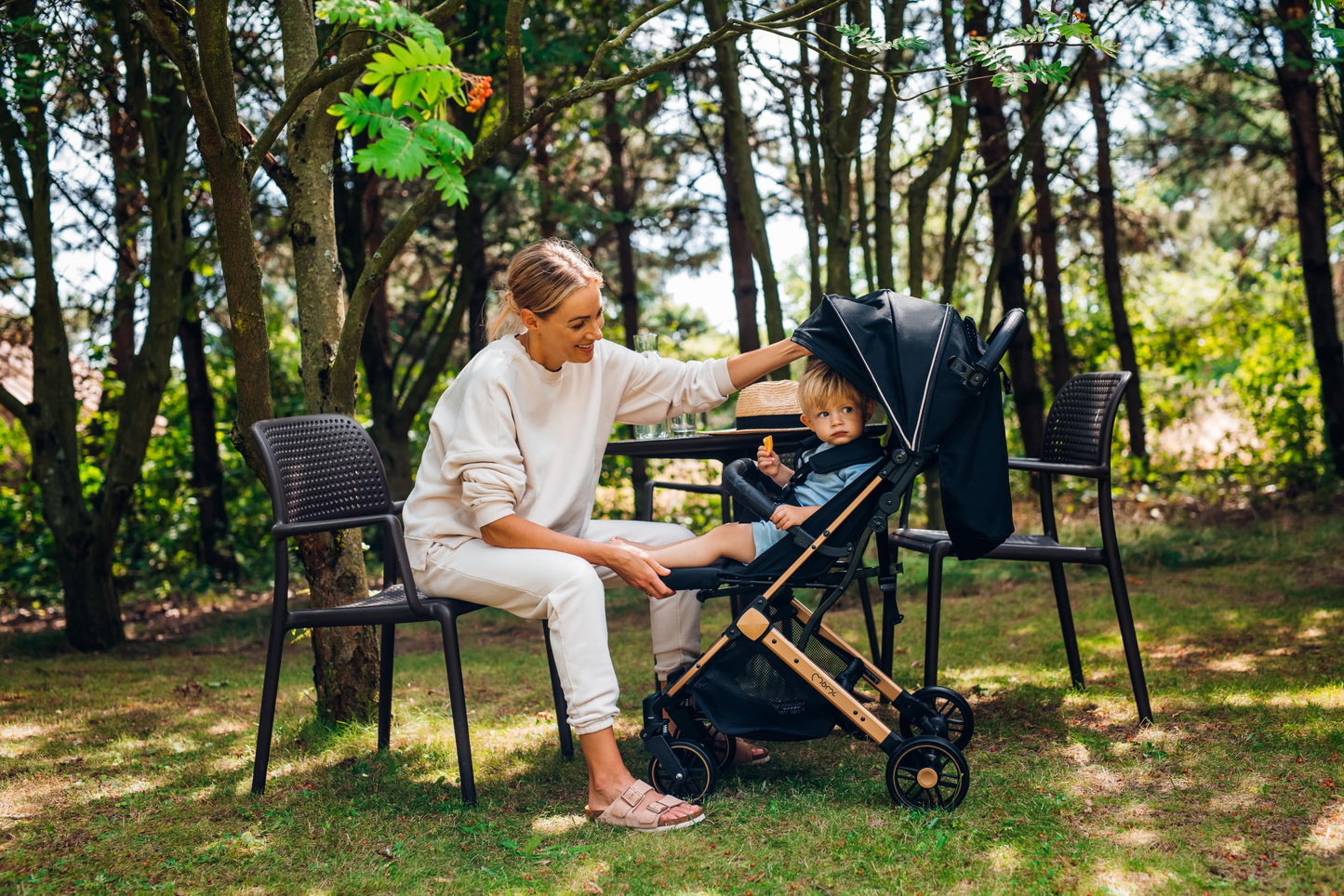 MoMi ESTELLE Reise Buggy Klein Zusammenklappbar - Kinderwagen Klappbar für Kinder bis 15kg ab 6 Monaten - Reisebuggy mit Liegefunktion - Kinderbuggy Leicht 7,5kg - 5-Punkt-Sicherheitsgurt