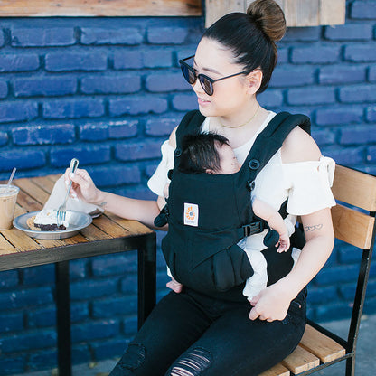 Ergobaby Babytrage, Omni 360 Cool Air Mesh mit 4 Positionen für Neugeborene bis Kleinkinder (0-4 Jahre), ergonomische Kindertrage und Rucksack, Mitternachtsblau