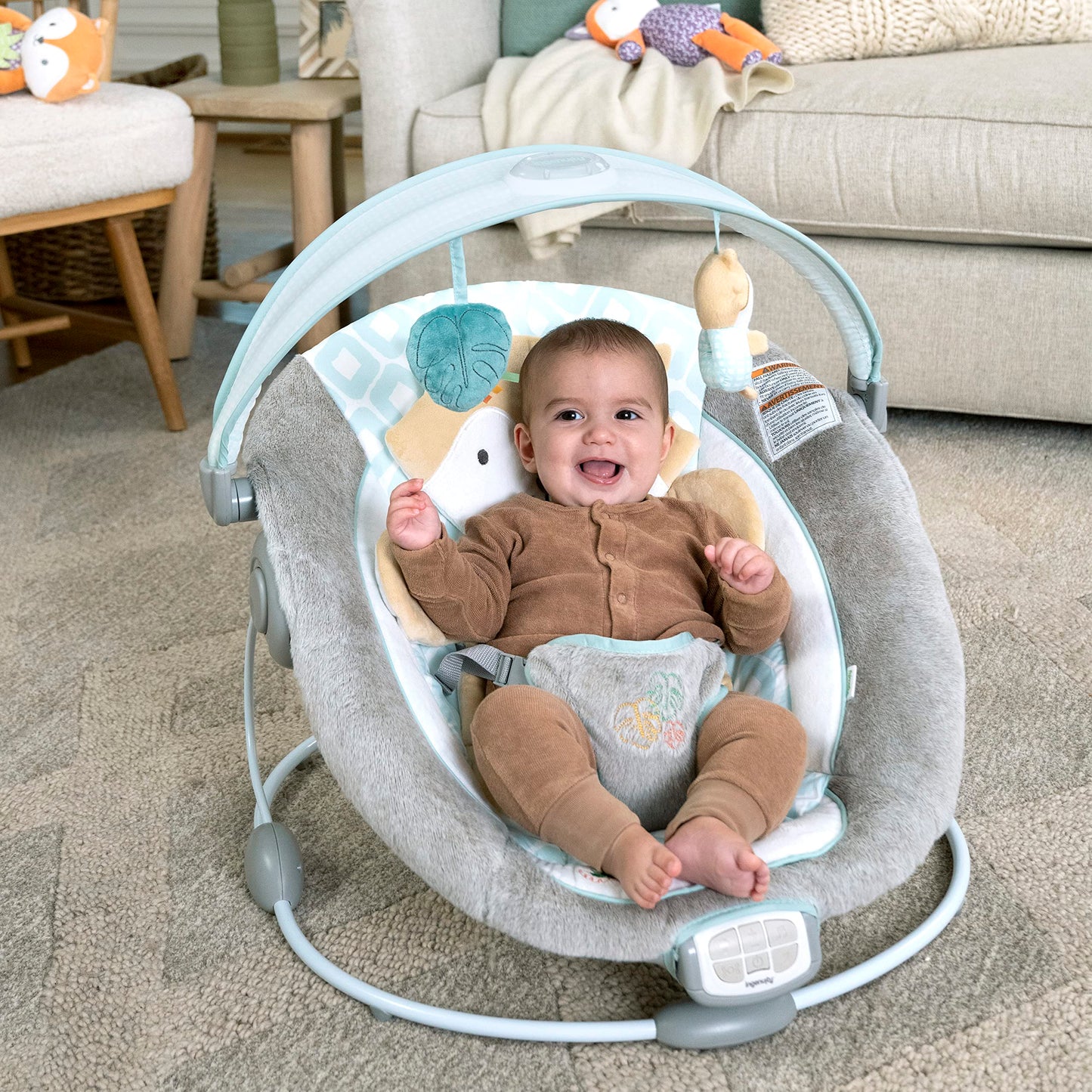 Ingenuity, InLighten Babywippe Babyschaukel mit Lichtern, Nate Bunny, Spielzeugleiste, Vibrationen, Geräuschen, Tummy Time Kissenmatte, bis zu 20 lbs, Neugeborenes+