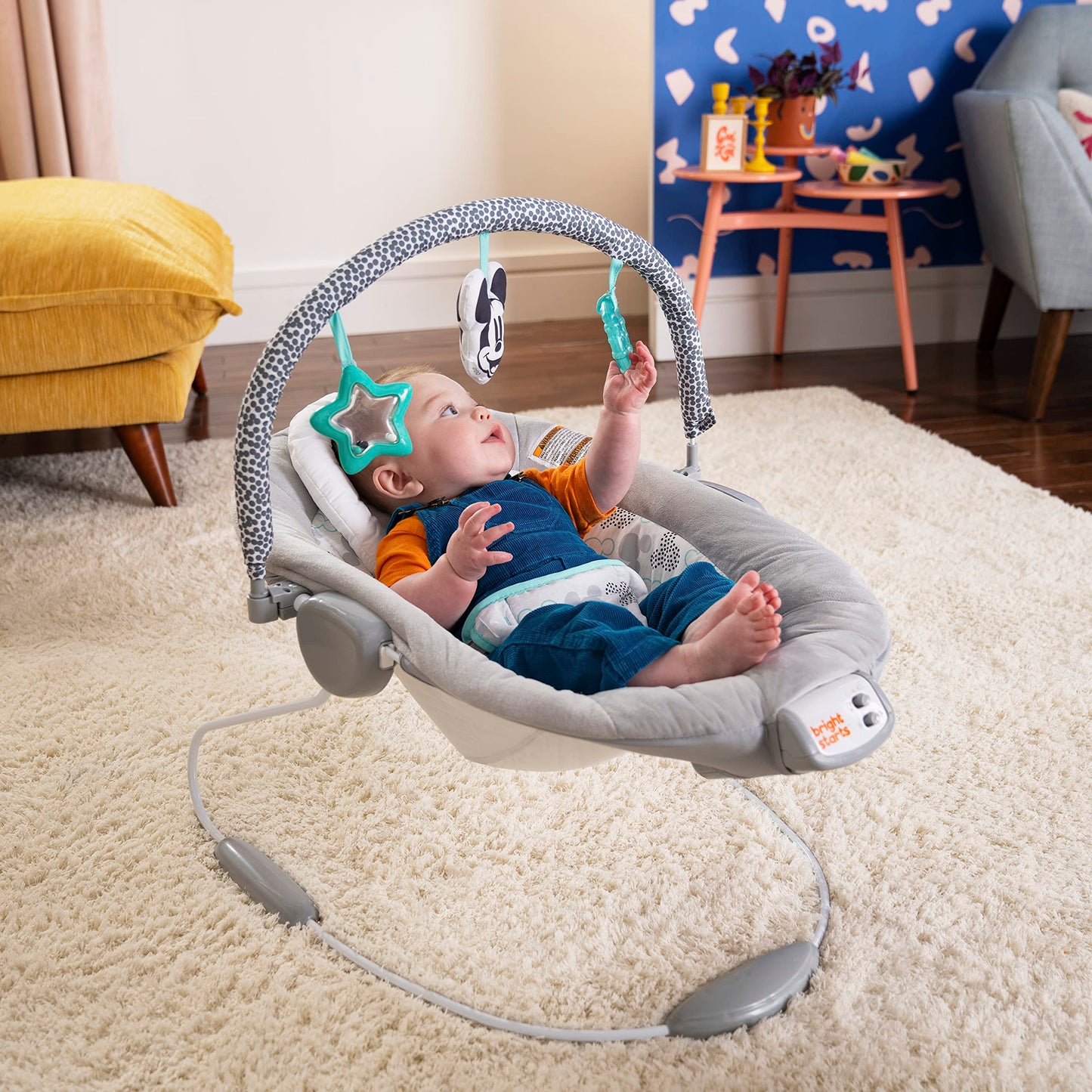 Bright Starts, Disney Baby, Winnie the Pooh Babywippe Babyschaukel mit Vibrationen, Automatischer Ausschaltfunktion, Melodien, Lautstärkeregler, Abnehmbarer Kopfstütze und Spielbogen