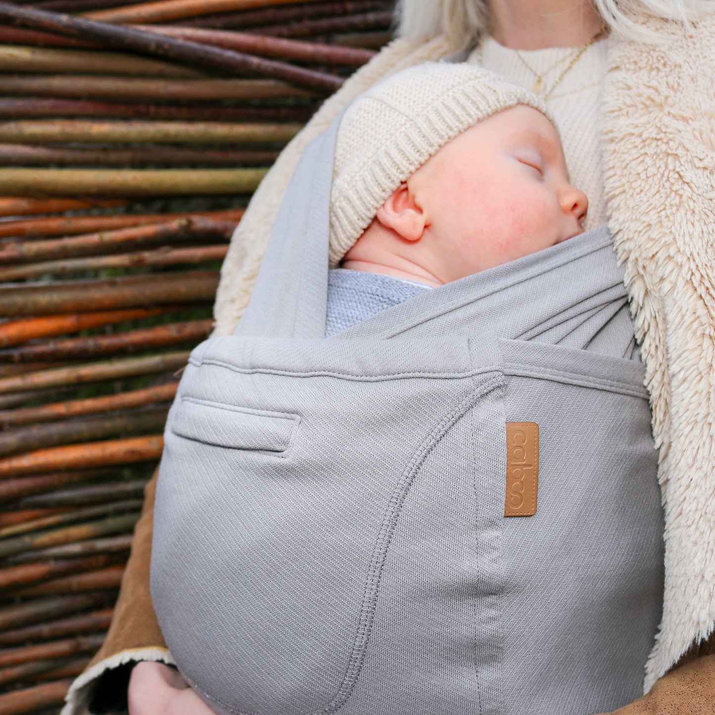 Close Caboo - Verstellbare Babytrage aus Bio-Baumwolle in Salbei - nachhaltig & weich für Säuglinge und Kleinkinder - Einheitsgröße