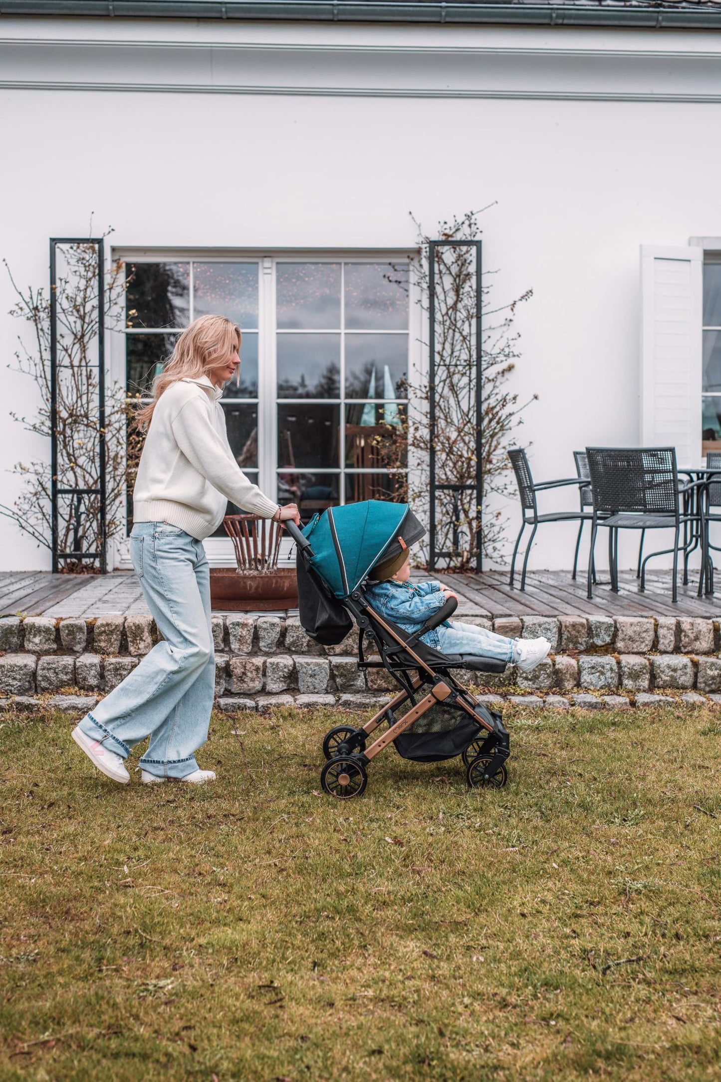 MoMi ESTELLE Reise Buggy Klein Zusammenklappbar - Kinderwagen Klappbar für Kinder bis 15kg ab 6 Monaten - Reisebuggy mit Liegefunktion - Kinderbuggy Leicht 7,5kg - 5-Punkt-Sicherheitsgurt