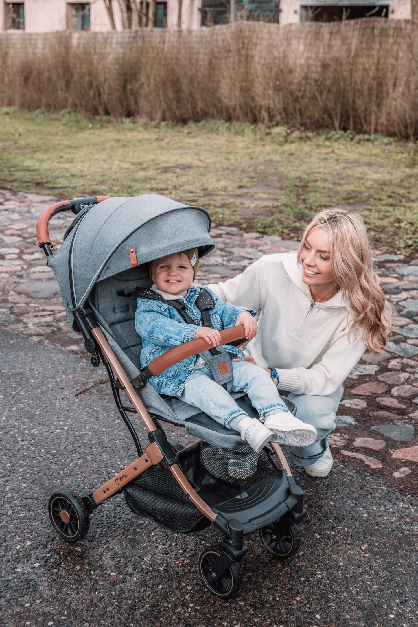MoMi ESTELLE Reise Buggy Klein Zusammenklappbar - Kinderwagen Klappbar für Kinder bis 15kg ab 6 Monaten - Reisebuggy mit Liegefunktion - Kinderbuggy Leicht 7,5kg - 5-Punkt-Sicherheitsgurt