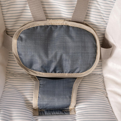 Ingenuity Hugs & Hoots zusammenklappbare & tragbare Babyschaukel, 5 Schaukelgeschwindigkeiten, 8 Melodien, 3 Naturgeräusche, Lautstärkeregulierung und Spielzeugbügel, ab der Geburt bis 9kg
