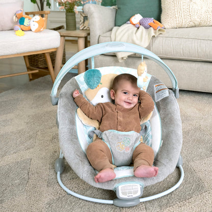 Ingenuity, InLighten Babywippe Babyschaukel mit Lichtern, Nate Bunny, Spielzeugleiste, Vibrationen, Geräuschen, Tummy Time Kissenmatte, bis zu 20 lbs, Neugeborenes+