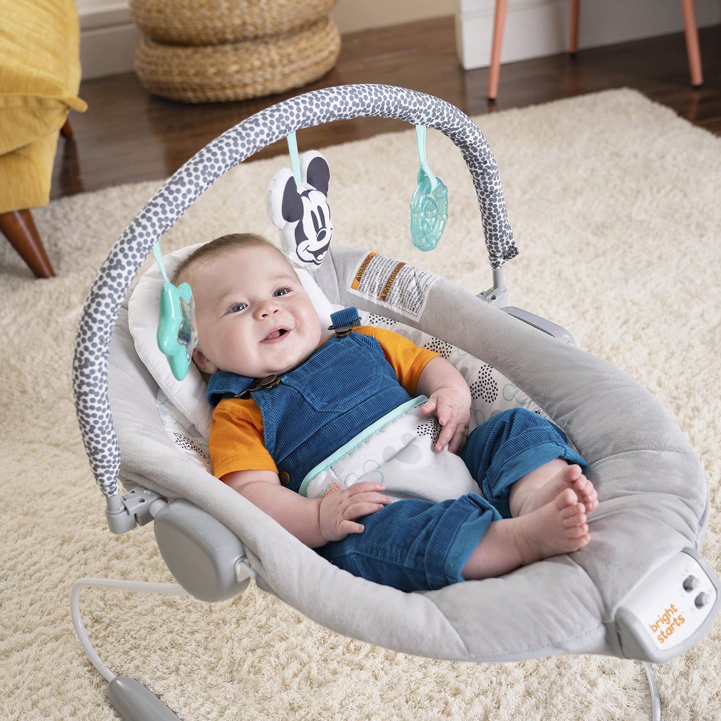 Bright Starts, Disney Baby, Winnie the Pooh Babywippe Babyschaukel mit Vibrationen, Automatischer Ausschaltfunktion, Melodien, Lautstärkeregler, Abnehmbarer Kopfstütze und Spielbogen