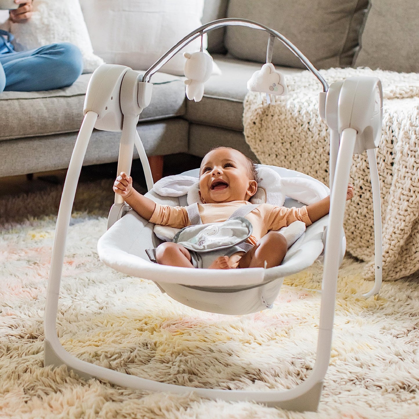 Ingenuity, tragbare Babyschaukel, Cuddle lamp - mit Melodien, Zeit- und Schaukeleinstellung