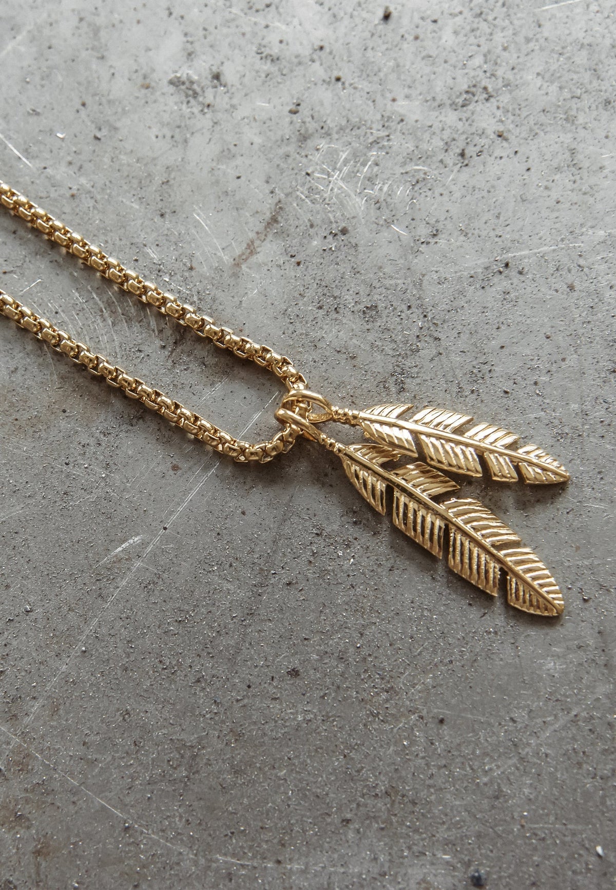 Levitas Pendant / Necklace Gold 90 cm
