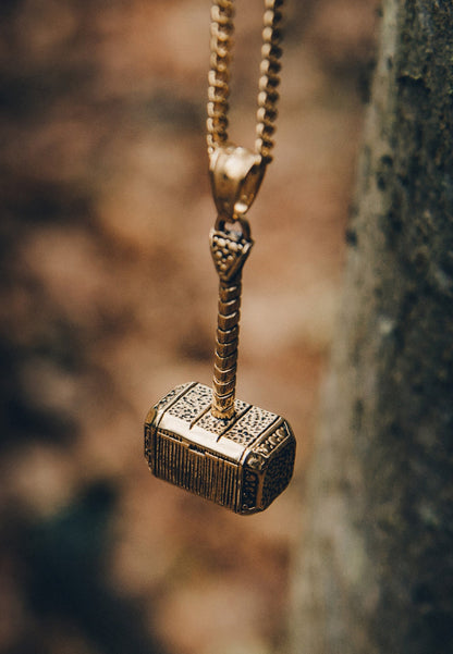 Malleum Pendant / Necklace Gold 90 cm