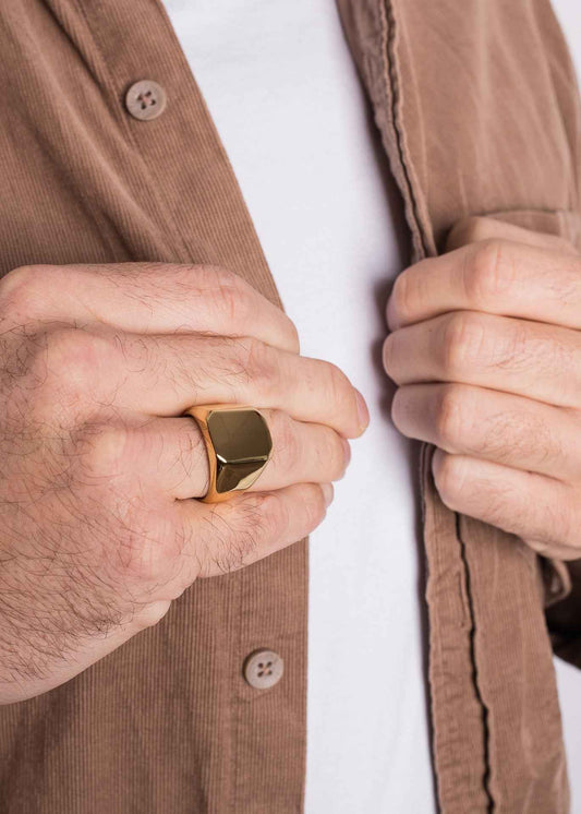 Iustitia Ring Gold