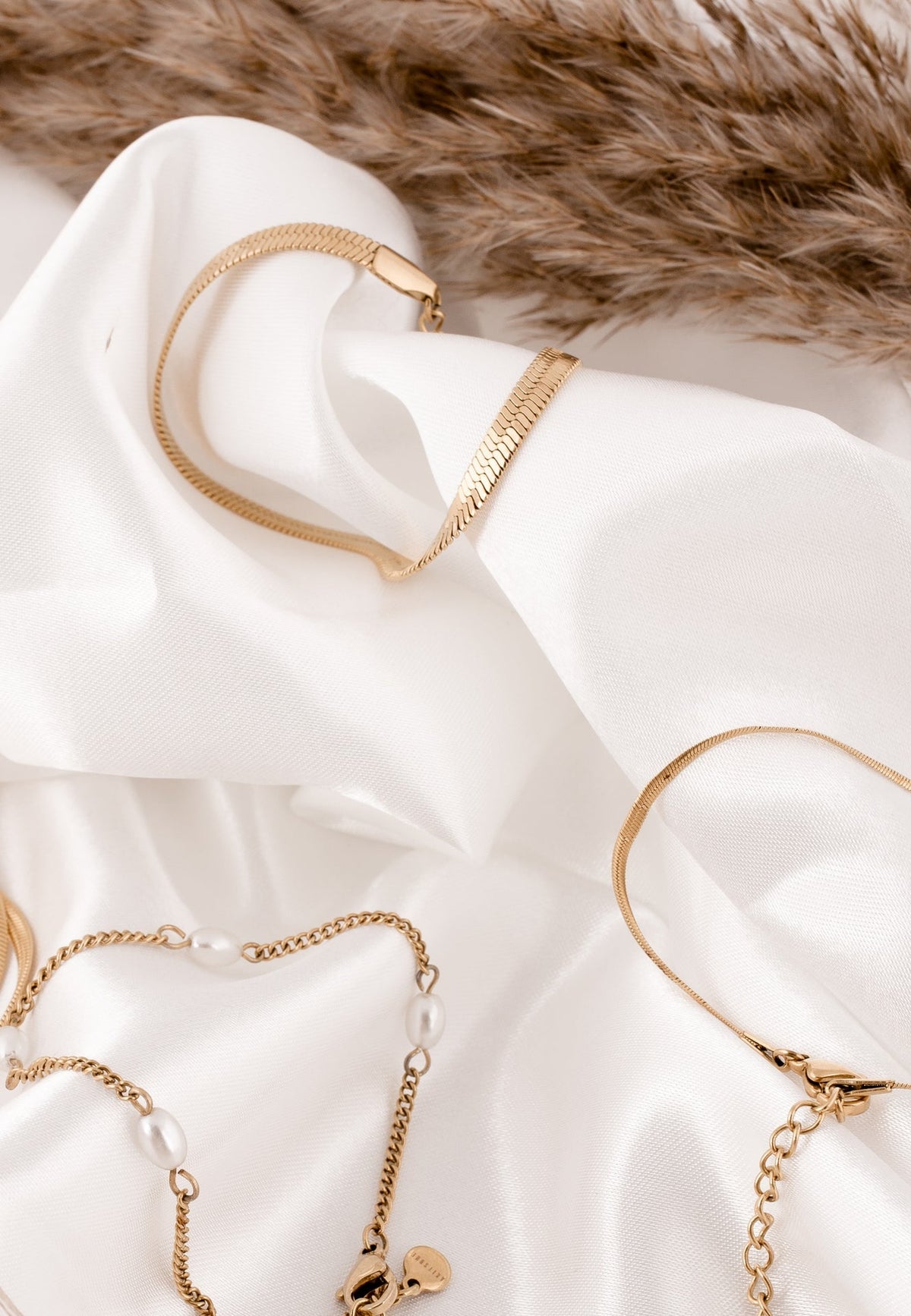 Essence Bracelet Gold
