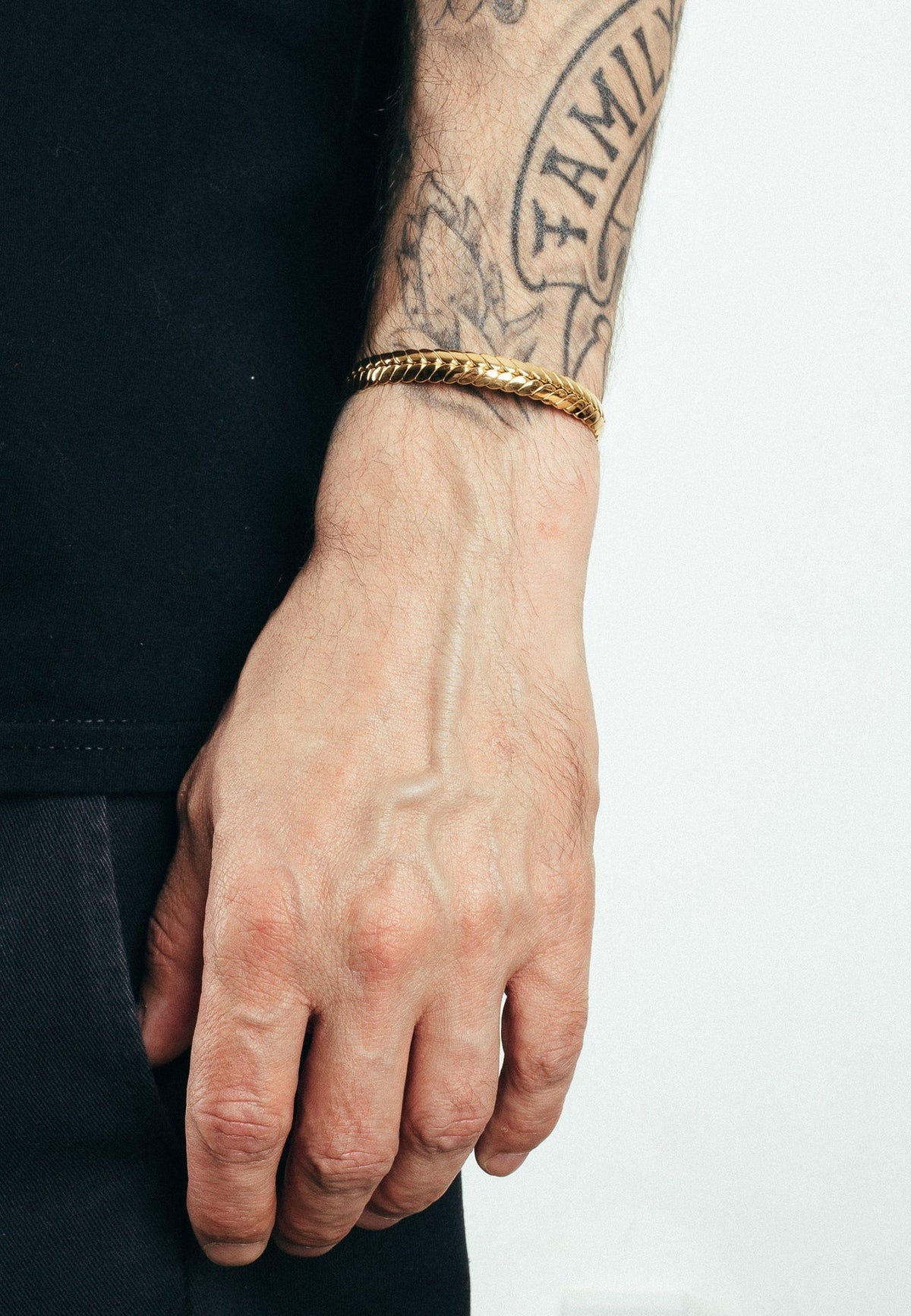 Laurea Laurel Wreath Bangle - Gold