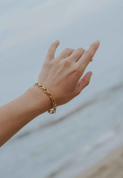 Resilience Bracelet Gold