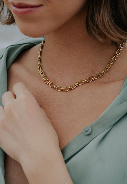 Resilience Necklace Gold