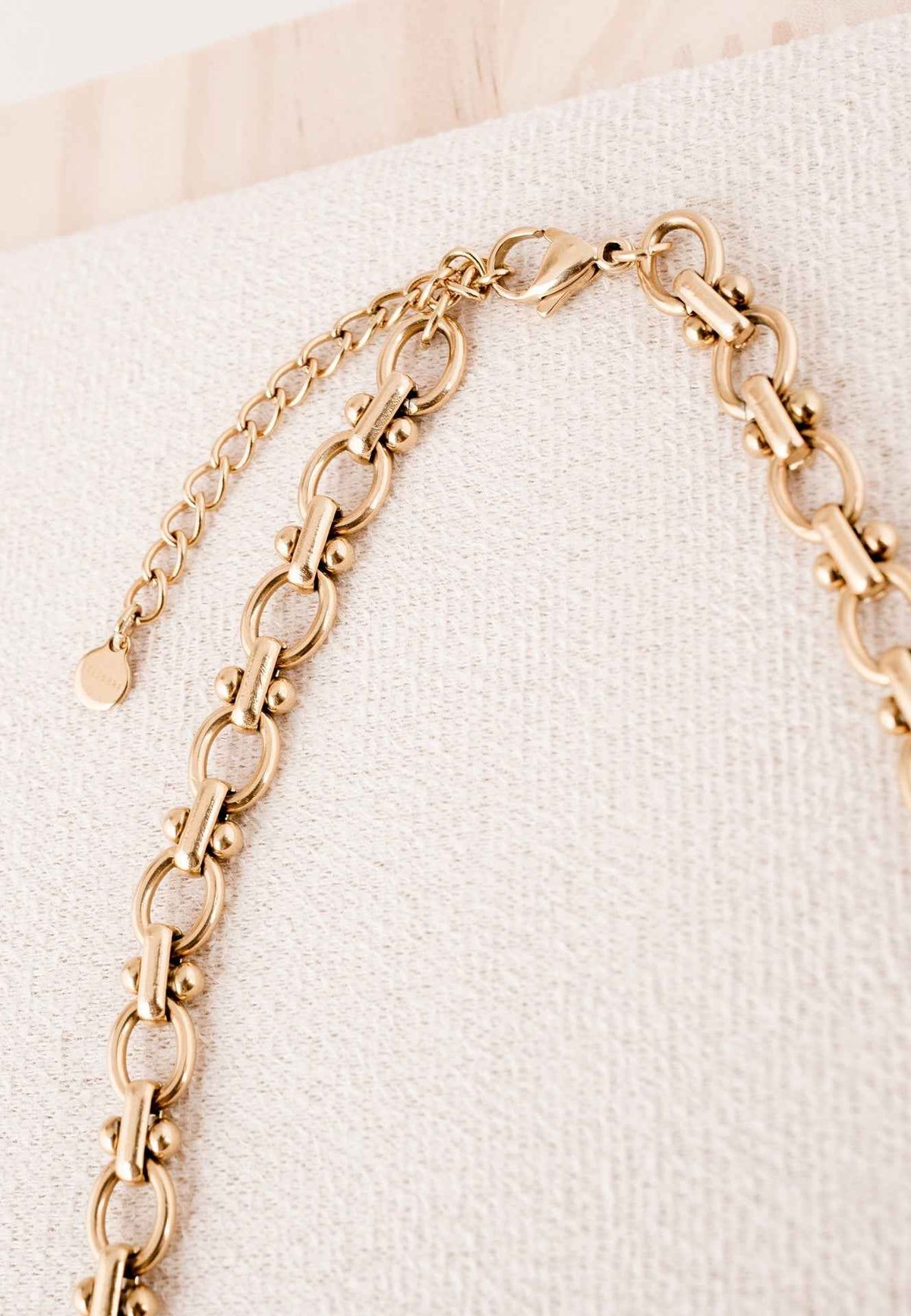 Resilience Necklace Gold