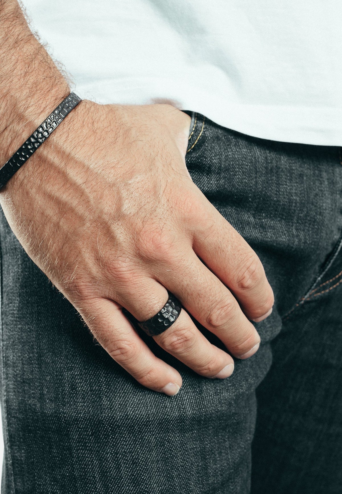 Terra Bangle Matte Black