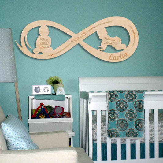 Graviertes Unendlichkeitszeichen "Baby" aus Holz mit Namen & Datum zur Geburt