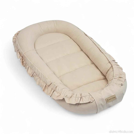 Babynestchen Baumwolle Rüschen – Verspielter mitwachsender Baby-Kokon