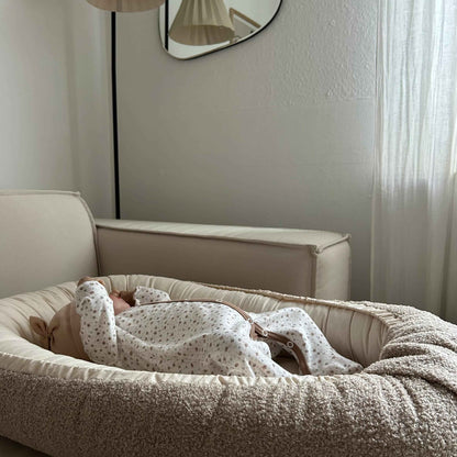 Babynestchen Teddystoff-Boucle – mitwachsender Baby-Kokon