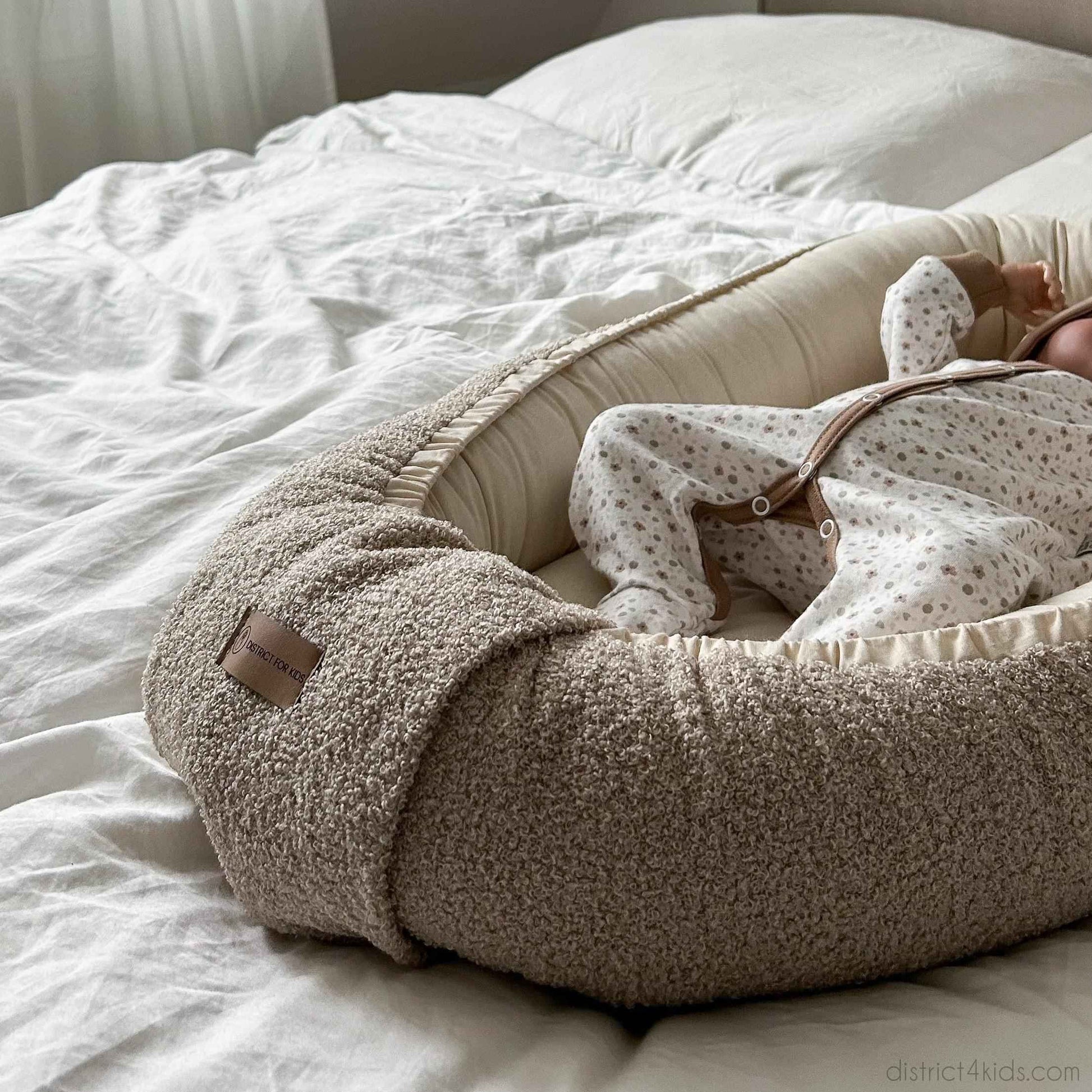 Babynestchen Teddystoff-Boucle – mitwachsender Baby-Kokon