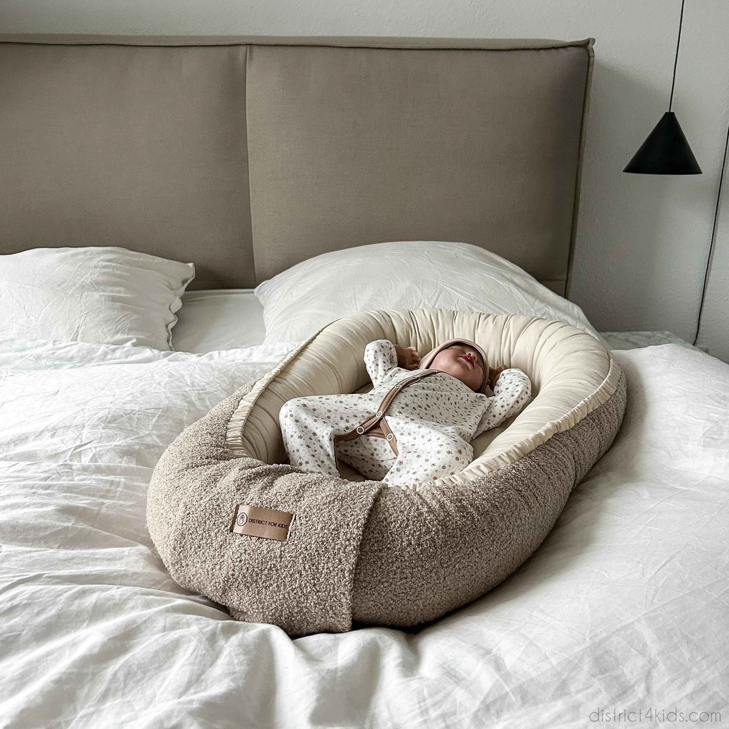 Babynestchen Teddystoff-Boucle – mitwachsender Baby-Kokon