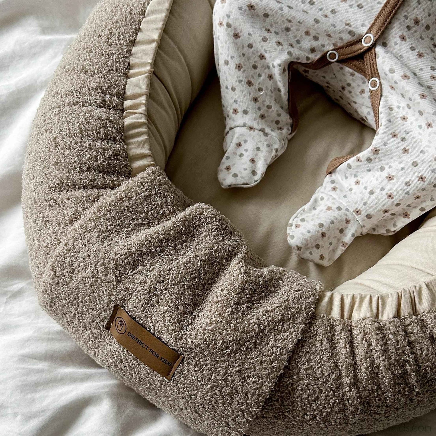 Babynestchen Teddystoff-Boucle – mitwachsender Baby-Kokon