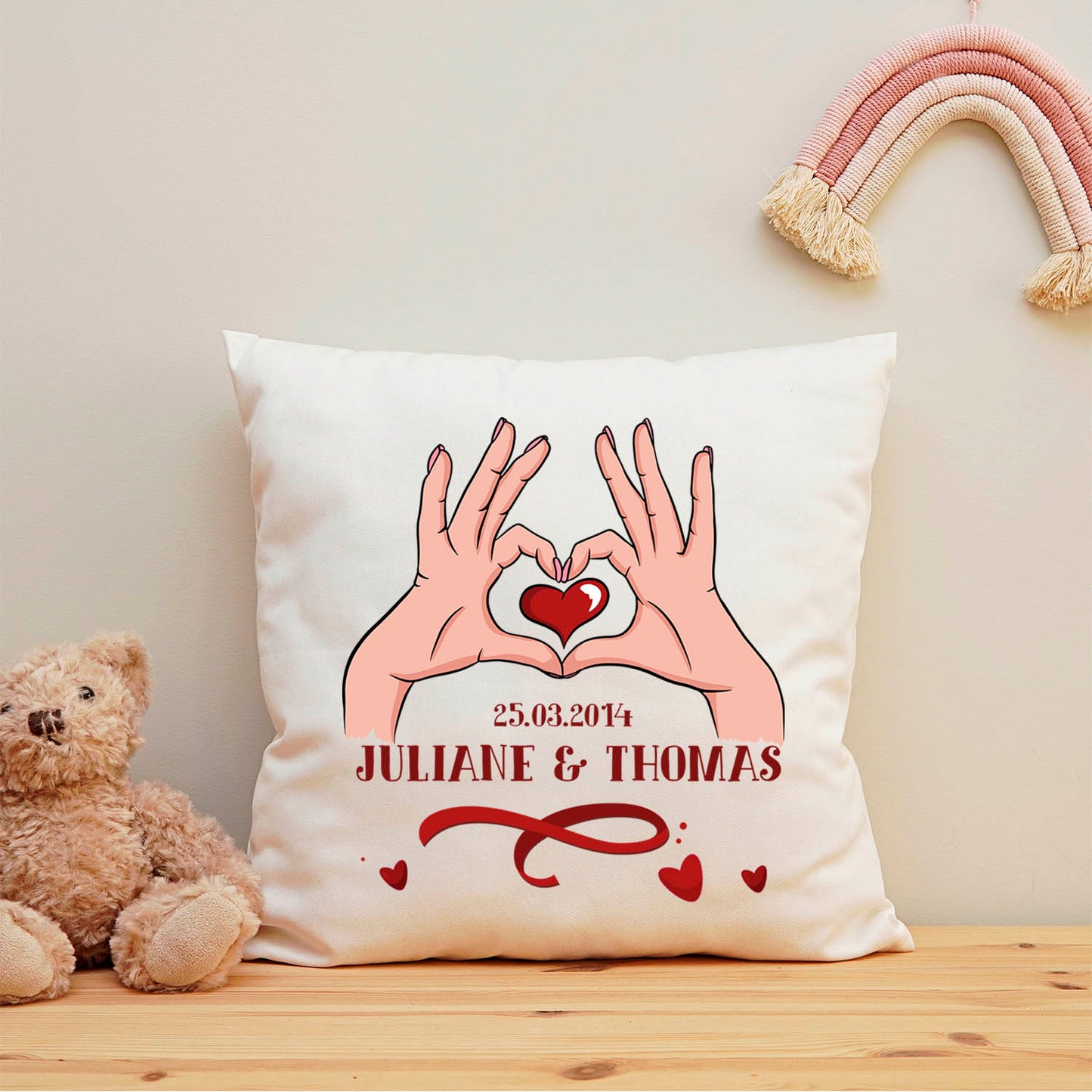 Bedrucktes Kissen mit Motiv "Hands Heart"