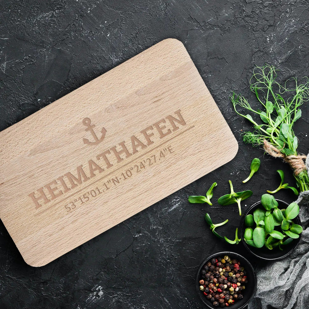 Frühstücksbrettchen "Heimathafen" mit Koordinaten-Gravur