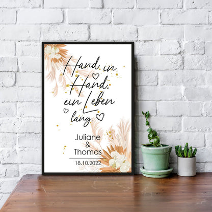 Holzschild Hand in Hand mit Namen & Datum