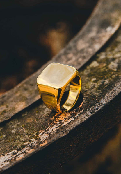 Iustitia Ring Gold