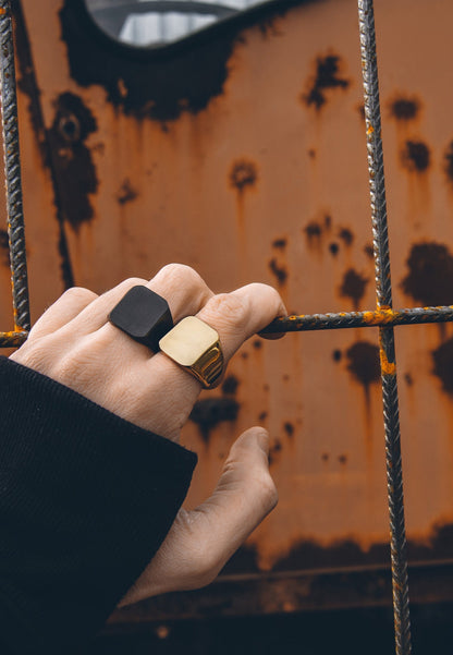 Iustitia Ring Matte Black