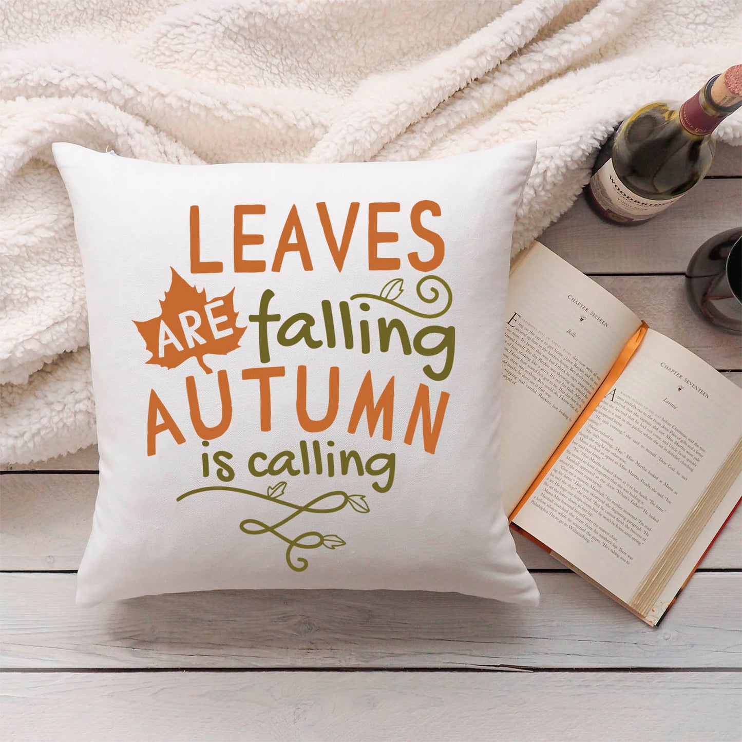 Bedrucktes Kissen mit Spruch Leaves are falling autumn is calling