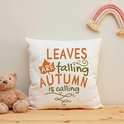 Bedrucktes Kissen mit Spruch Leaves are falling autumn is calling