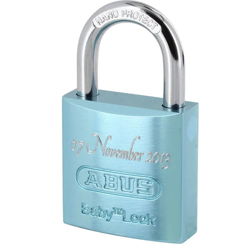 Baby Liebesschloss in Hellblau mit Gravur
