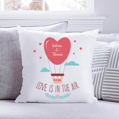 Bedrucktes Kissen mit Motiv Love is in the air