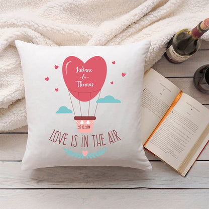 Bedrucktes Kissen mit Motiv Love is in the air
