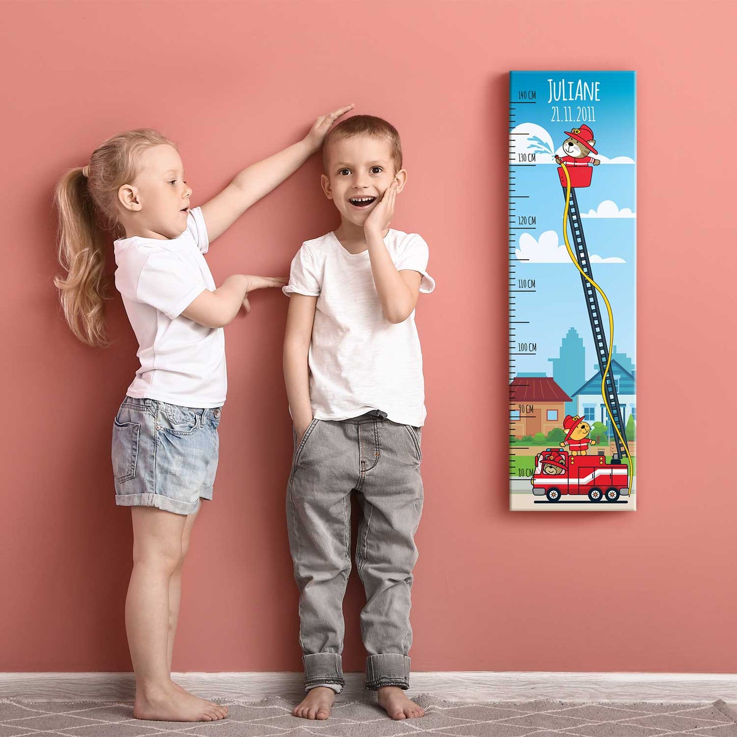Messlatte mit Namen für Kinder im Feuerwehr Design