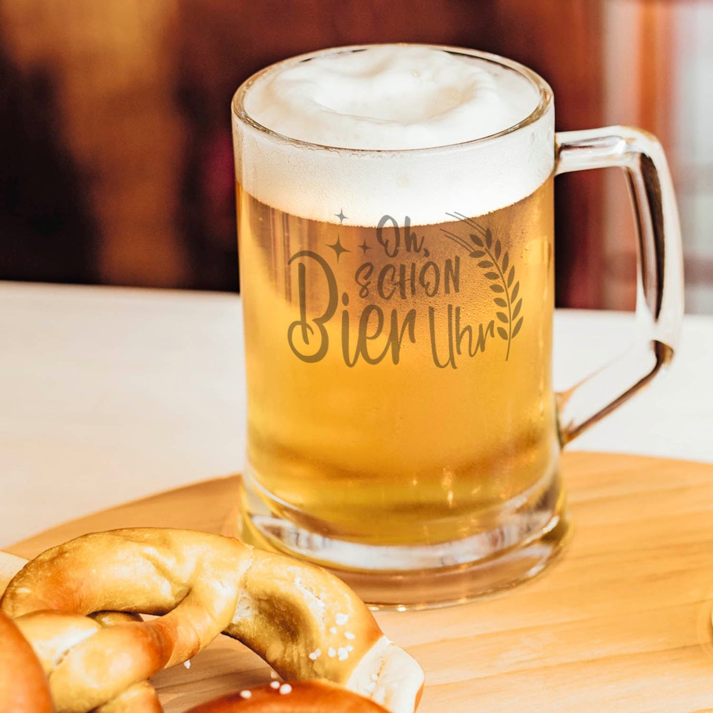 Montana Bierkrug mit Gravur "Oh schon Bier Uhr"