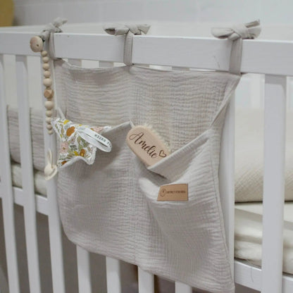 Organizer Musselin – Ordnung am Babybett