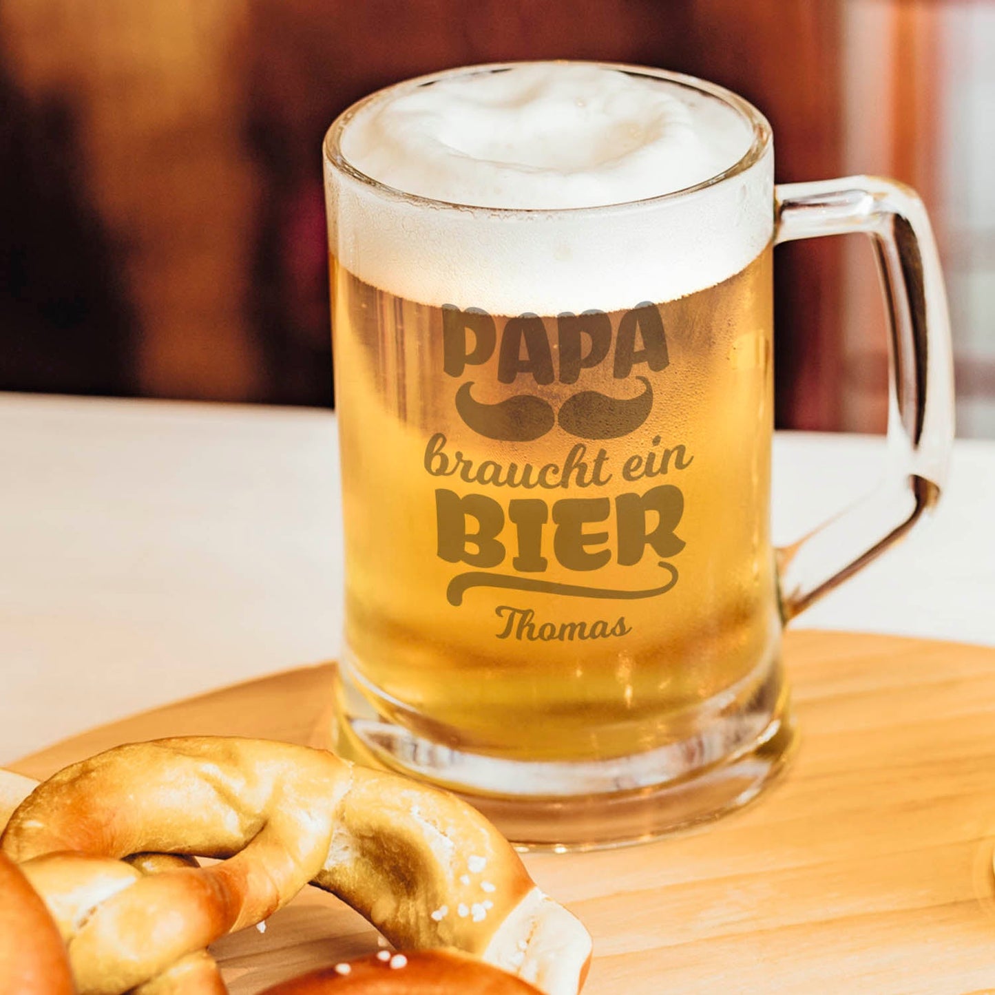 Montana Bierkrug mit Gravur "Papa braucht ein Bier" mit Namen