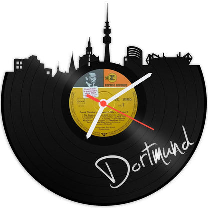Wanduhr aus Vinyl Skyline mit Deiner Stadt