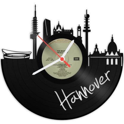 Wanduhr aus Vinyl Skyline mit Deiner Stadt
