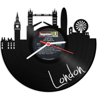 Wanduhr aus Vinyl Skyline mit Deiner Stadt