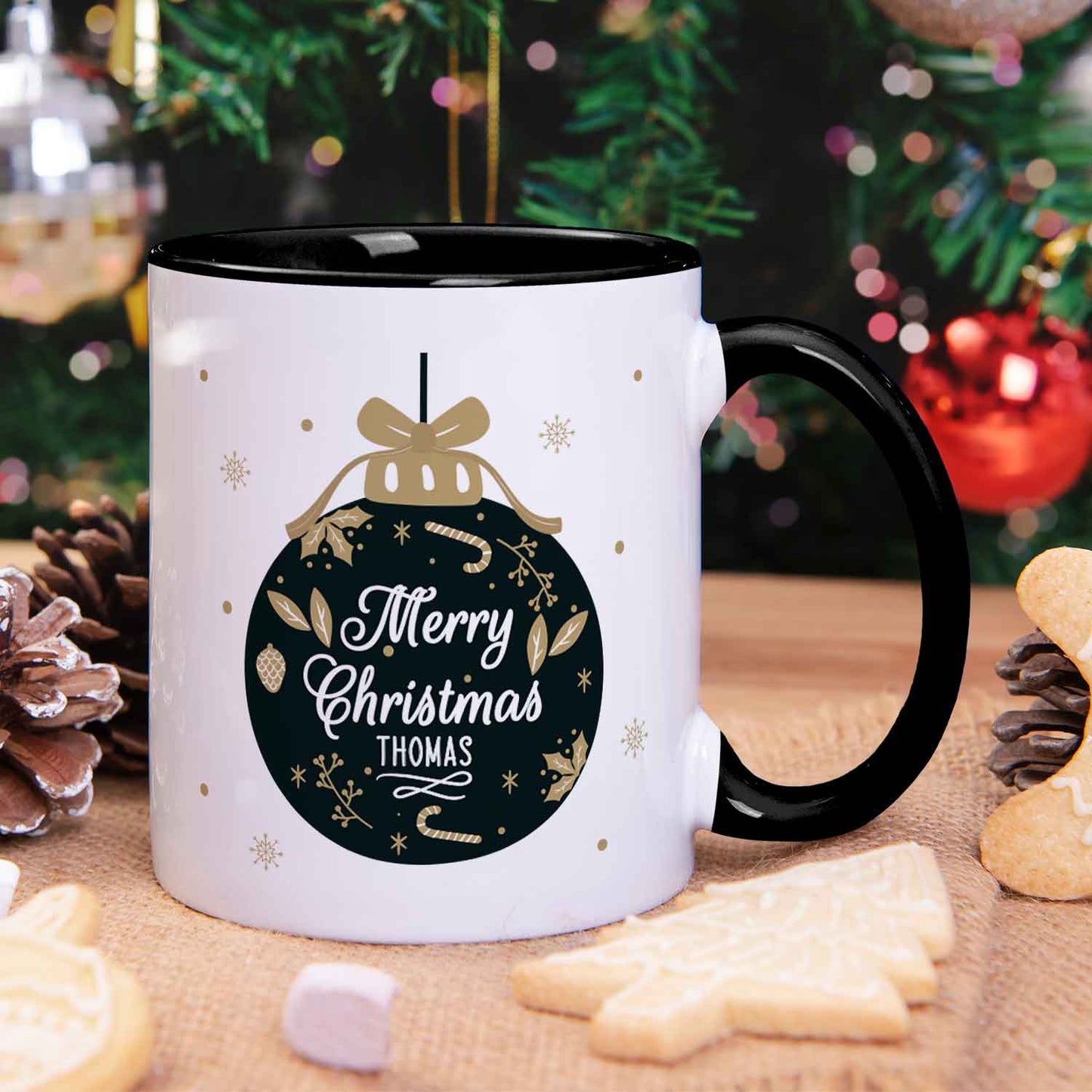 Bedruckte Tasse mit Weihnachtsmotiv im Weihnachtskugel Design