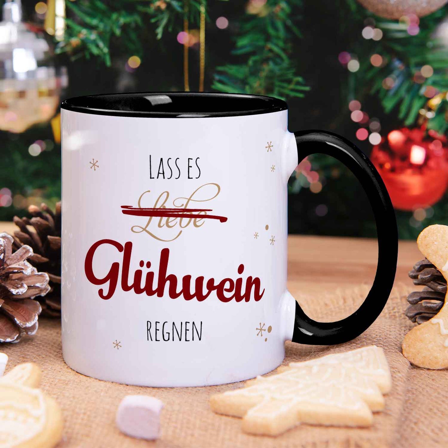 Bedruckte Tasse mit Weihnachtsmotiv - Lass es Glühwein regnen
